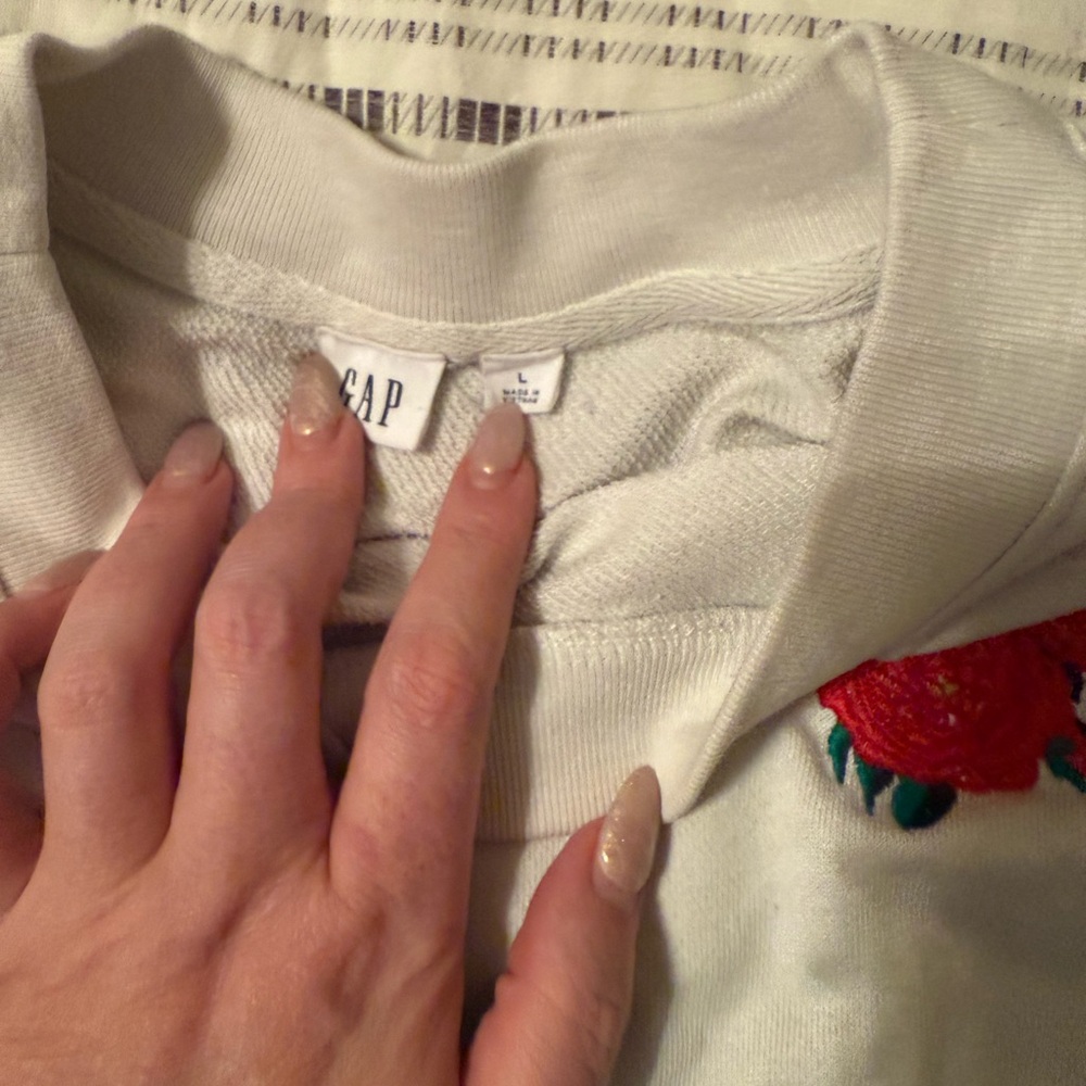 GAP Off-White Sweatshirt with Red Floral Design
